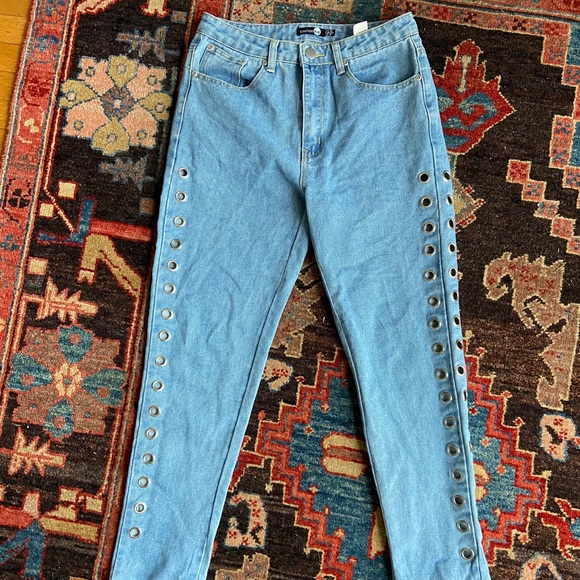 Princess Polly Denim - Boohoo Mom Jeans with cute ring detail!